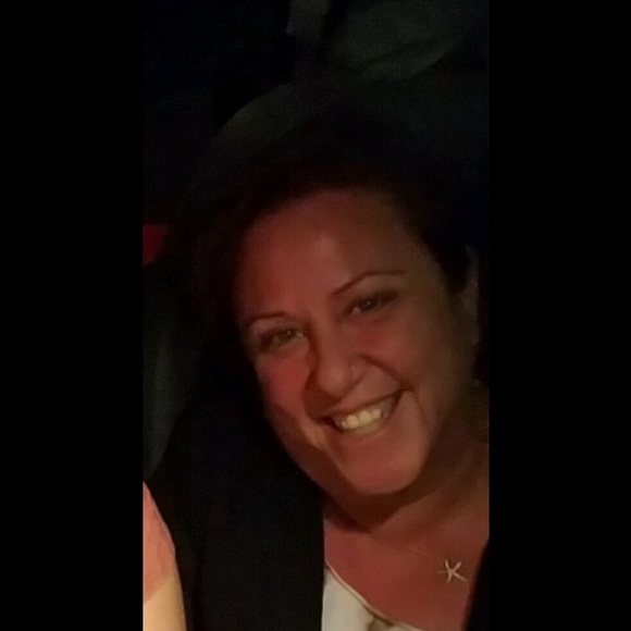 Profile Picture of Randi Kindelspire (@randib9) on Poshmark