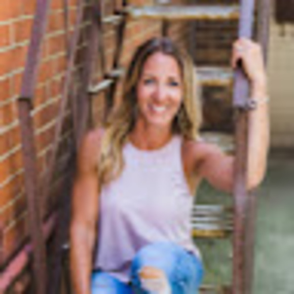 Profile Picture of Debbie Reichert (@debbiereichert2) on Poshmark