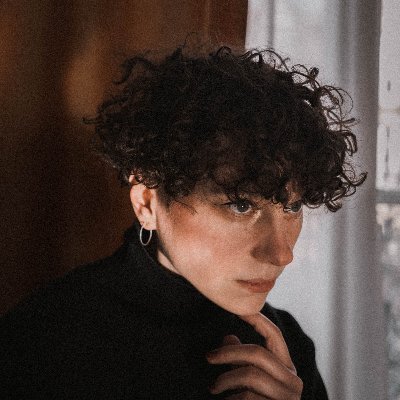 Profile Picture of Julie Muckensturm (@juliemckensturm) on Twitter