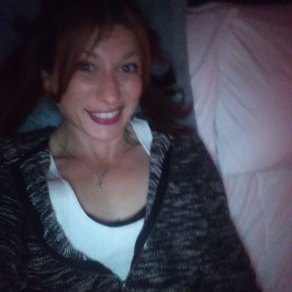 Profile Picture of Alley Farstad (@alleyboo139) on Poshmark