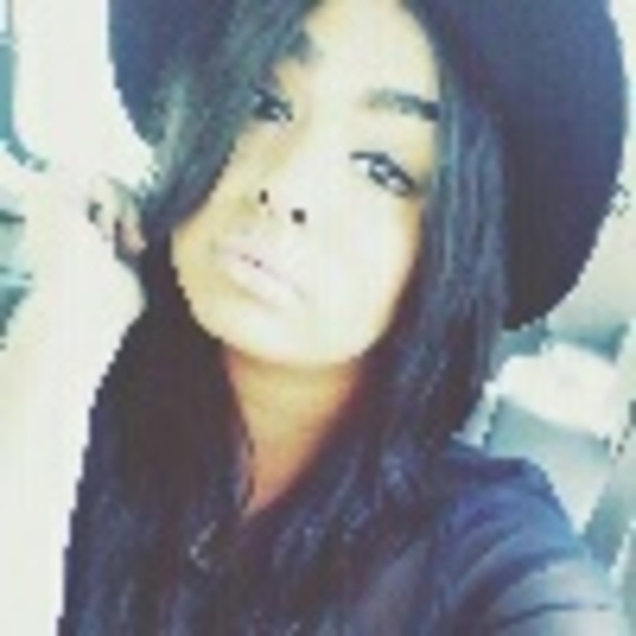 Profile Picture of Brianna Hansel (@vintagekxtty) on Poshmark