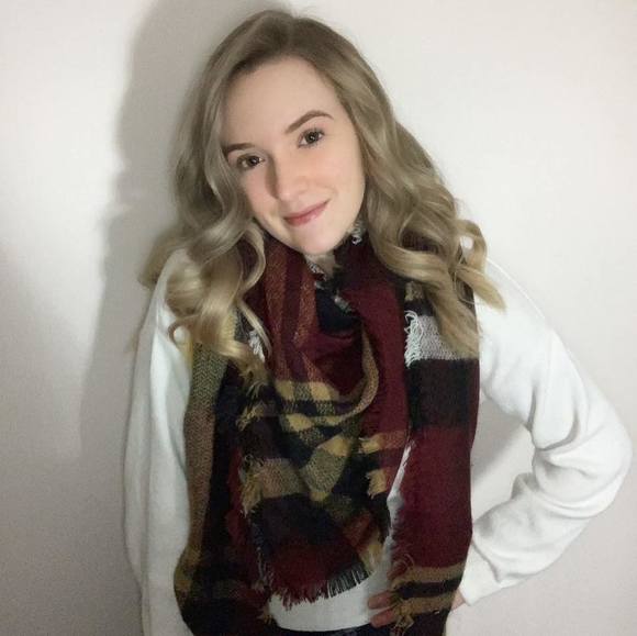 Profile Picture of Erika Blumhagen (@erikablumhagen) on Poshmark