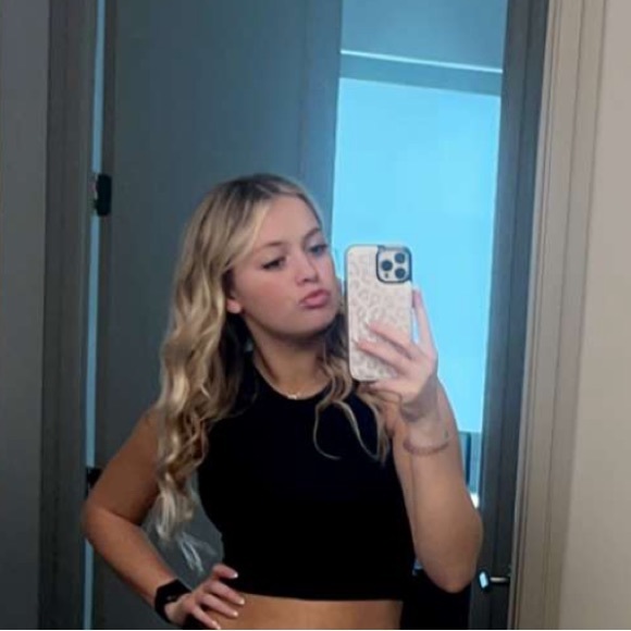 Profile Picture of Reese Mehis (@reese_mehis) on Poshmark