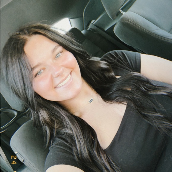 Profile Picture of Kylee Harrell (@kyleeray298) on Poshmark