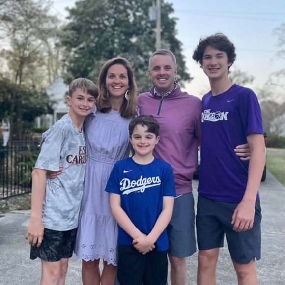 Profile Picture of Laura Tyndall (@lbnichols77) on Poshmark