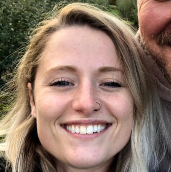 Profile Picture of Lora Kasik (@lora_kasik) on Poshmark