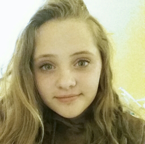 Profile Picture of Mackenzie Voller (@mackenzie132003) on Poshmark