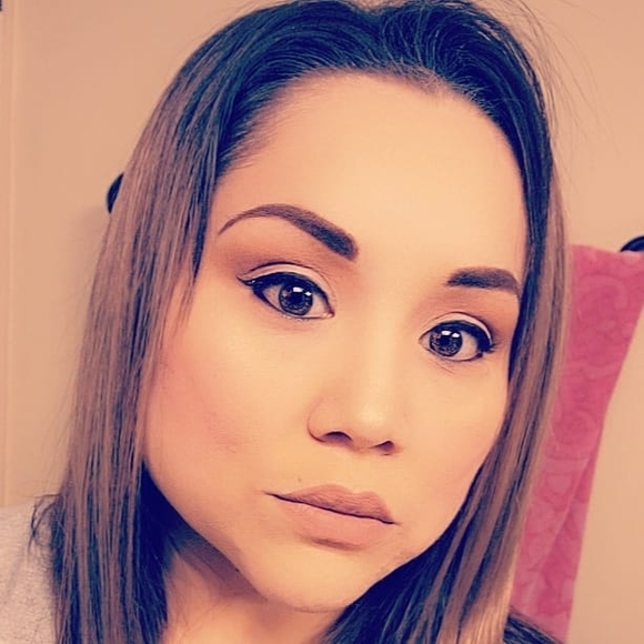 Profile Picture of Carla Alvarez (@carlaa1113) on Poshmark