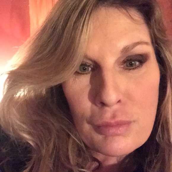 Profile Picture of Jennifer Rafuse (@jenniferrafuse) on Poshmark