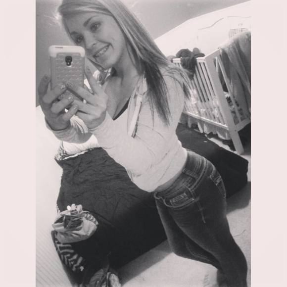 Profile Picture of Shatana Ninness (@shatana_) on Poshmark