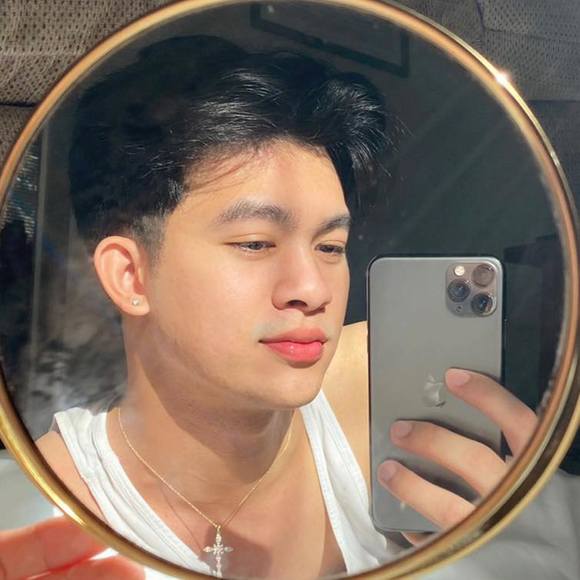 Profile Picture of Michael Chan (@kolkl) on Poshmark