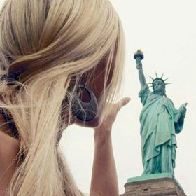 Profile Picture of ｡⋆୨୧˚𝐙🗽⋆ ˚ (@Zoe_is_boring) on Pinterest