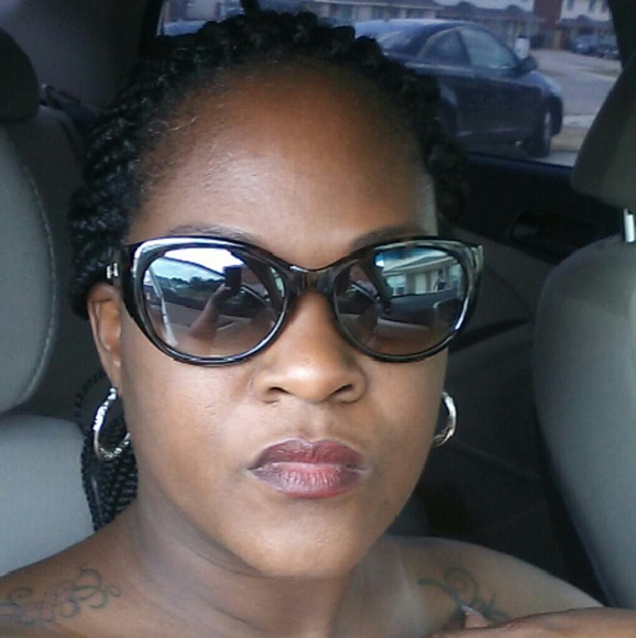 Profile Picture of Stefanie Mcdaniel (@ladiiropa) on Poshmark