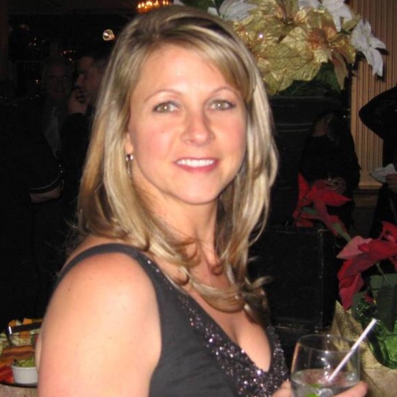 Profile Picture of Wanda Visconti (@wmv13green) on Poshmark