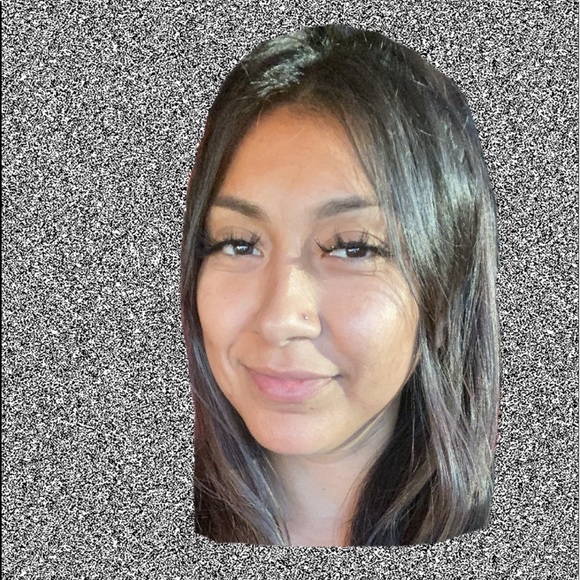 Profile Picture of Isabel Aceves (@mydarlingizzy) on Poshmark