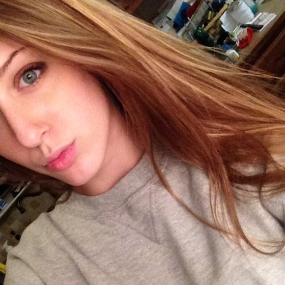 Profile Picture of Emma Loeser (@faythe14) on Poshmark