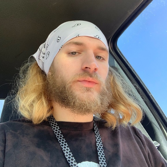 Profile Picture of John Erwin (@johnerwin177) on Poshmark