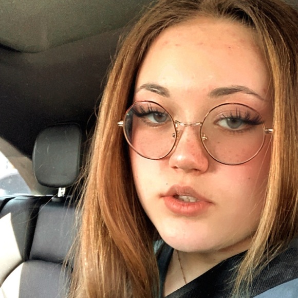 Profile Picture of Elizabeth Dacko (@wickedc0ol) on Poshmark