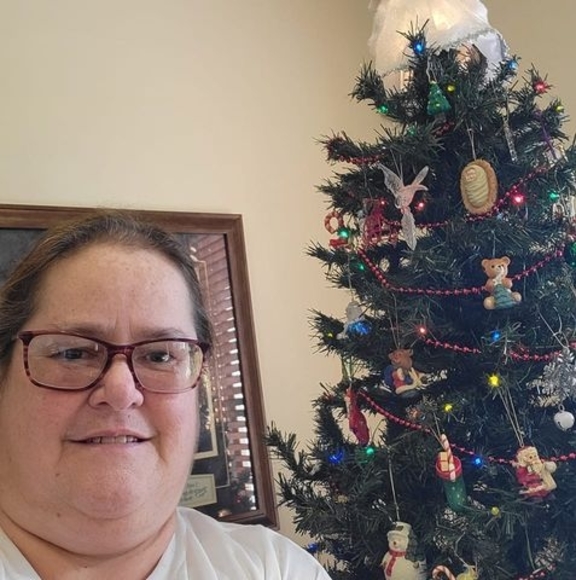 Profile Picture of Debra Treeter (@debratreeter) on Poshmark