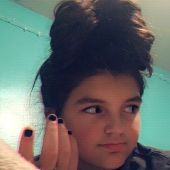 Profile Picture of Veroniwa Kosiba (@veroniqa_lynn) on Poshmark