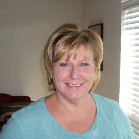 Profile Picture of Betty Lobello (@bjlobello1955) on Poshmark