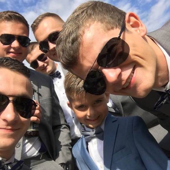 Profile Picture of Dominik Winiarski (@dominik8335) on Poshmark