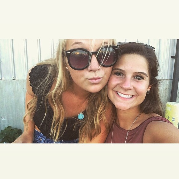 Profile Picture of Julia Nicastro (@julianicastro6) on Poshmark
