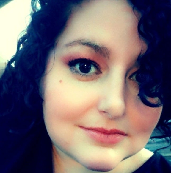 Profile Picture of Kelli Nixon (@kellnix) on Poshmark