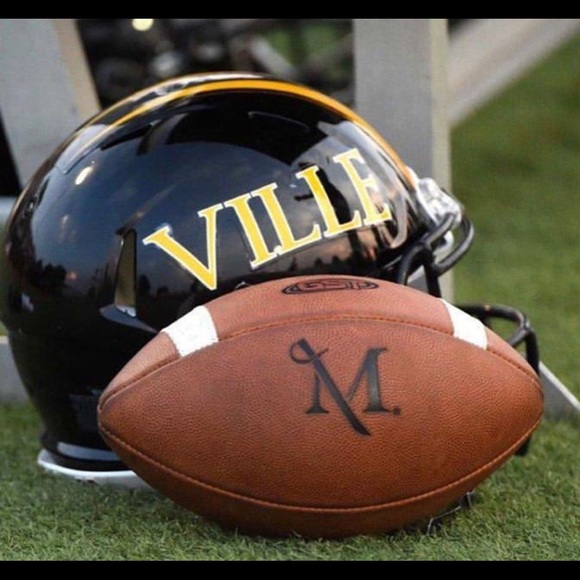 Profile Picture of Evan Dudick (@edude4) on Poshmark