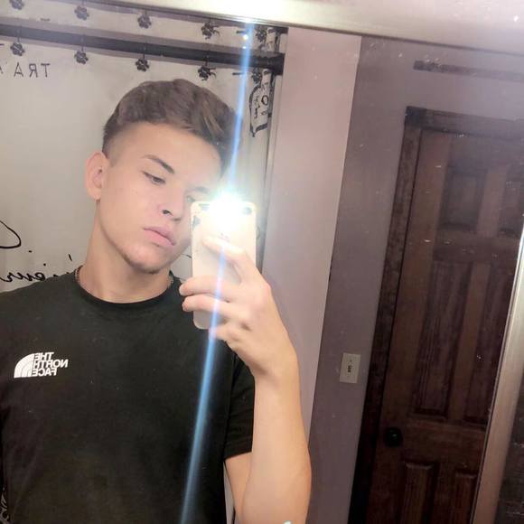 Profile Picture of Gavin Bunch (@gavinbunch) on Poshmark