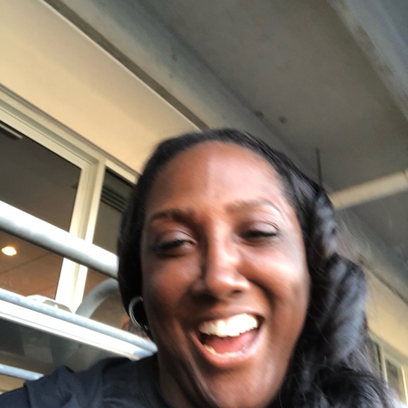Profile Picture of Vicky Campbell (@vickycampbel655) on Poshmark