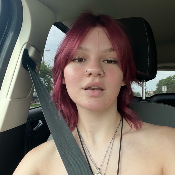 Profile Picture of Grayce Jucha (@graycejucha) on Poshmark