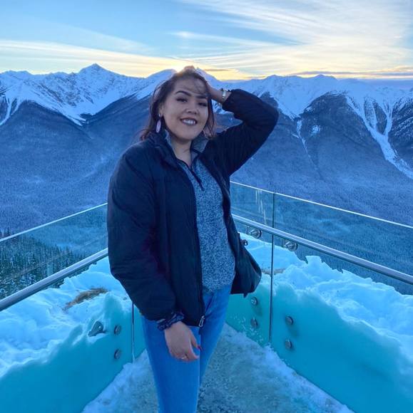 Profile Picture of Tia Omeasoo (@tia_omeasoo) on Poshmark