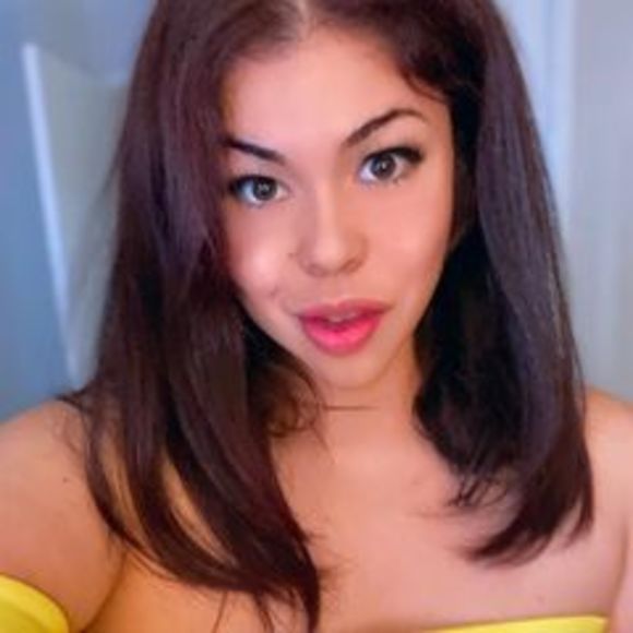 Profile Picture of Lucy Barron (@lucy56gg) on Poshmark