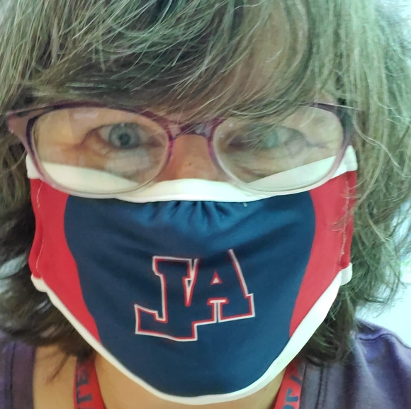 Profile Picture of Kimberly Fryer (@kim_bf) on Poshmark