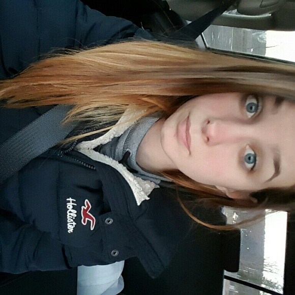 Profile Picture of Samantha Cronin (@scronin1992) on Poshmark