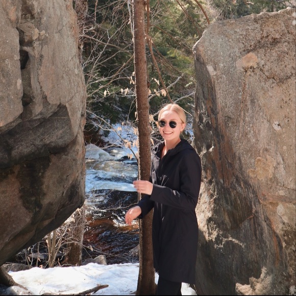 Profile Picture of Mikayla Dowler (@mikayladowler) on Poshmark