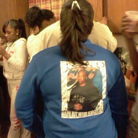 Profile Picture of Domonique Mitchell (@domoniquessharp) on Poshmark