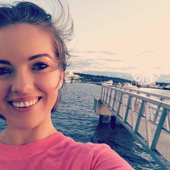 Profile Picture of Sophia Quiram (@alyonasophia) on Poshmark