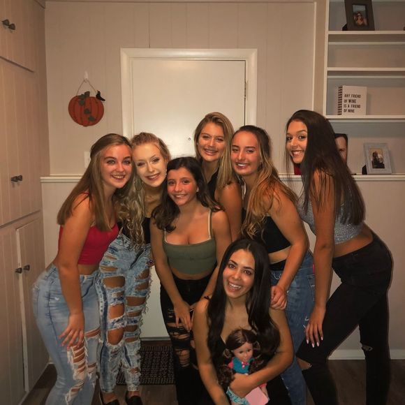 Profile Picture of Bryanna Jimenez (@bryannacrusco_) on Poshmark