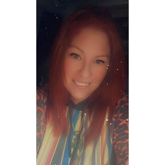 Profile Picture of Carlie Allen (@carlieallen322) on Poshmark