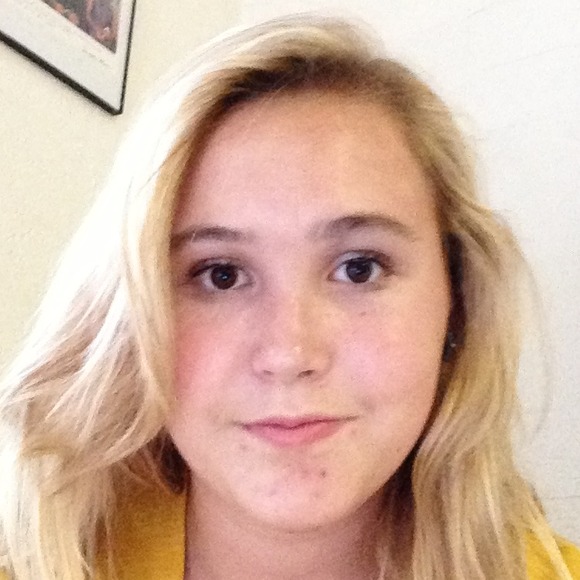 Profile Picture of Phoebe Nason (@feebs183) on Poshmark