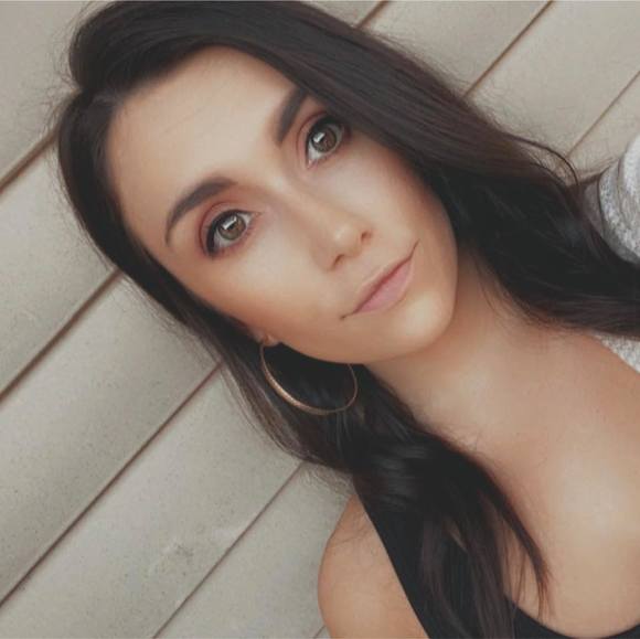 Profile Picture of Caeli Hermsen (@hermsenc) on Poshmark