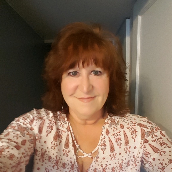 Profile Picture of Lori Carlson (@lcarlson61) on Poshmark