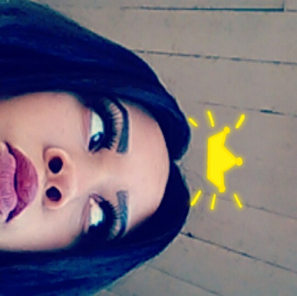 Profile Picture of Jasmine Page (@j_asminee) on Poshmark