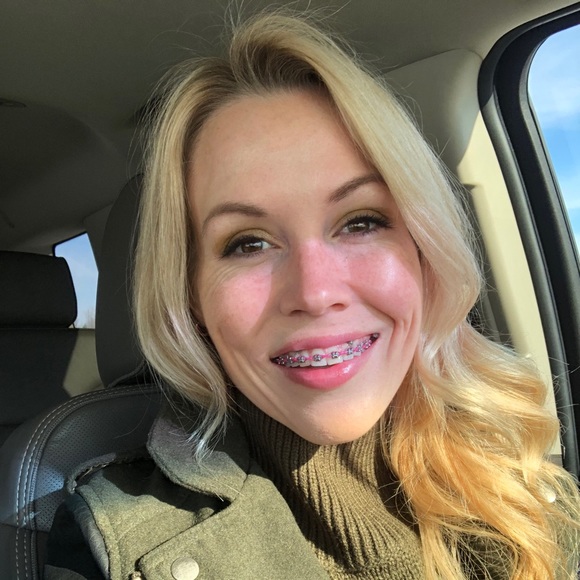 Profile Picture of Deborah Meyer (@deborahmeyer352) on Poshmark