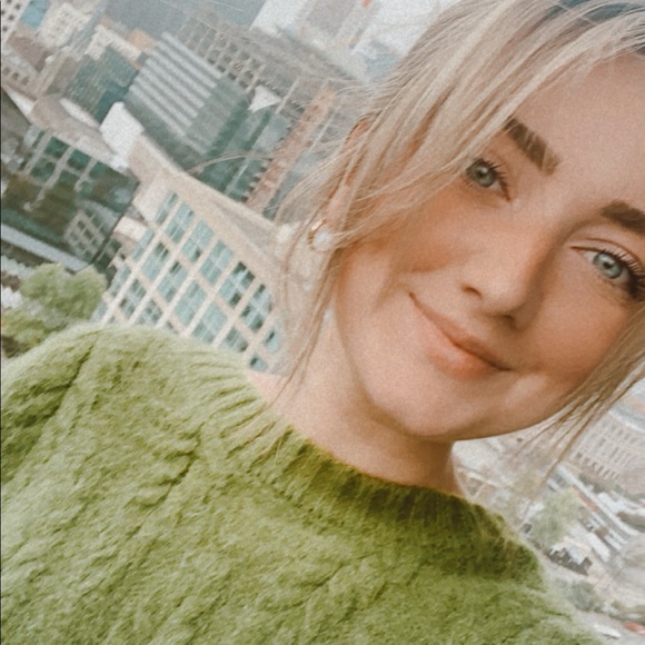 Profile Picture of Madi Greyson (@madi_greyson) on Poshmark