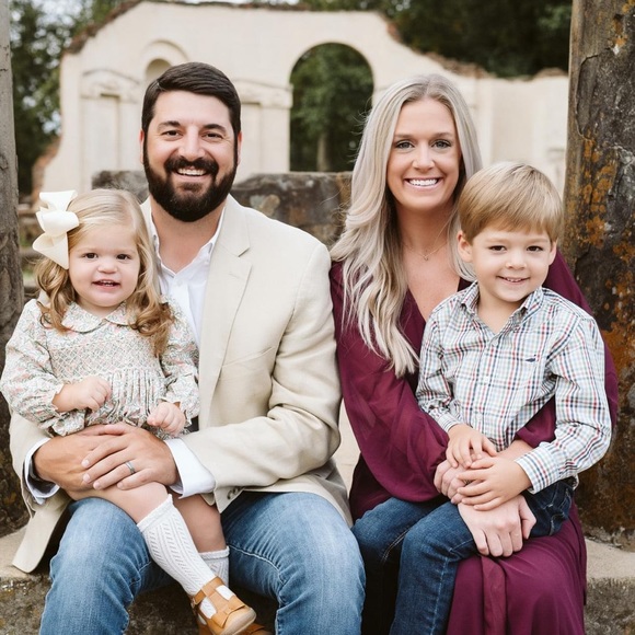 Profile Picture of Travis Abate (@travisabate) on Poshmark