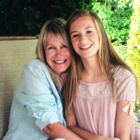 Profile Picture of Kelly Depew (@kellydepew) on Poshmark