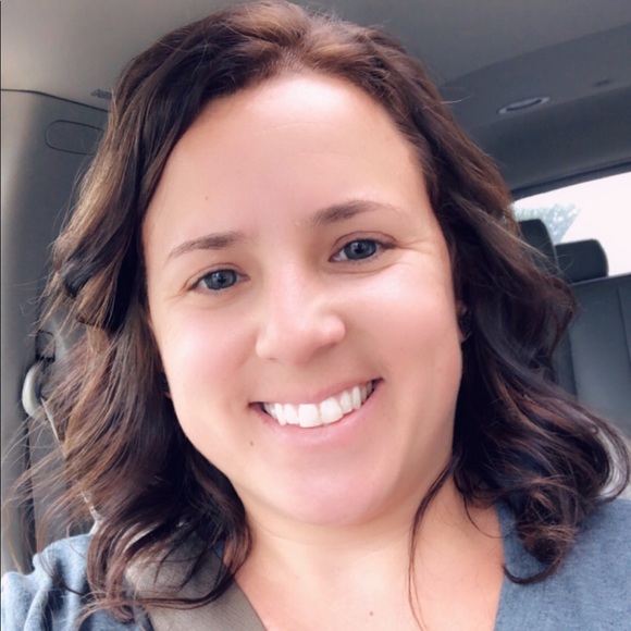 Profile Picture of Miranda Barneycastle (@mbarneycastle) on Poshmark